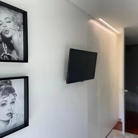 Wonderful House Between The Sea And The Forest